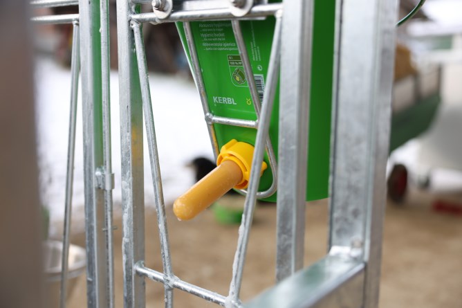 Tränkeeimer mit Hygieneventil 8 Liter